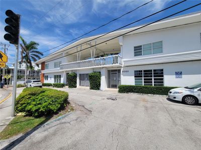 1 - 8080 Tatum Waterway Dr, Condo with 1 bedrooms, 1 bathrooms and null parking in Miami Beach FL | Image 1