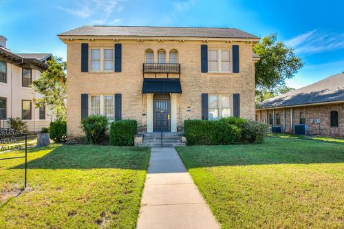 427 W Twohig Ave, San Angelo, TX, 76903-6321 | Card Image