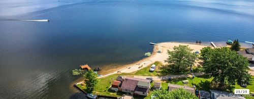 100 Island Dr, Houghton Lake, MI, 48629-9645 | Card Image