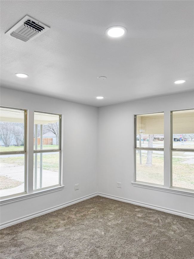 828 Indiana St, House other with 3 bedrooms, 2 bathrooms and null parking in Graham TX | Image 9