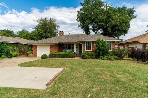 2365 W Britton Rd, The Village, OK, 73120-4902 | Card Image