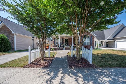6648 Springfield Village Ln, Clemmons, NC, 27012-8986 | Card Image
