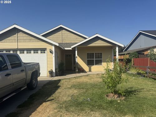543 Elzora Loop, Milton-Freewater, OR, 97862-9416 | Card Image