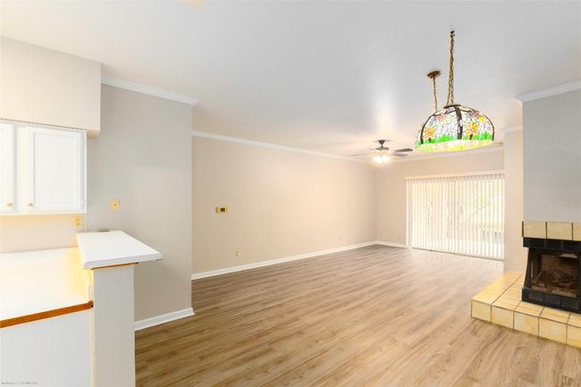 An attractive "tiffany style" lamp over the dining area next to fireplace | Image 9