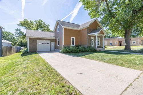 334 4th Ave Se, Le Mars, IA, 51031-2138 | Card Image