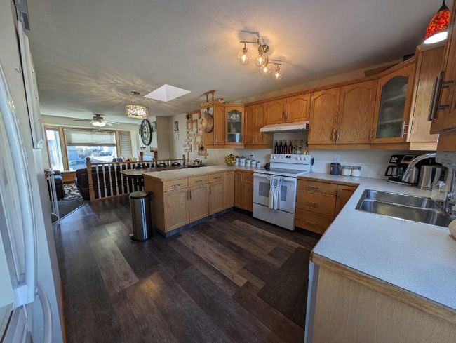 641 6 Street Se, Home with 5 bedrooms, 2 bathrooms and 6 parking in Redcliff AB | Image 12