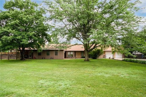 18345 Nottingham Ct, Basehor, KS, 66007-3068 | Card Image