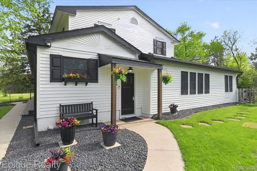 3710 Frains Lake Rd, Ann Arbor, MI, 48105-9511 | Card Image