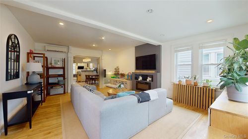 6897 Alderton St, Rego Park, NY, 11374-5320 | Card Image