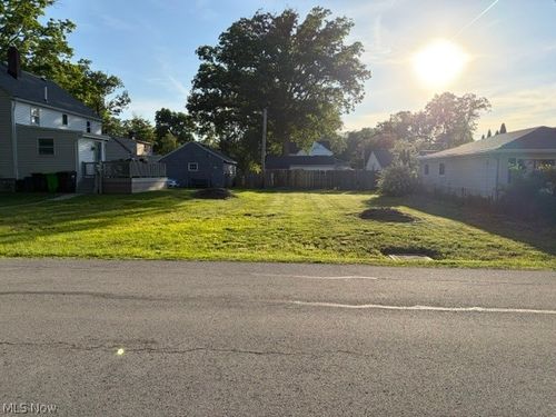 206 Oakwood Dr, Avon Lake, OH, 44012-1919 | Card Image