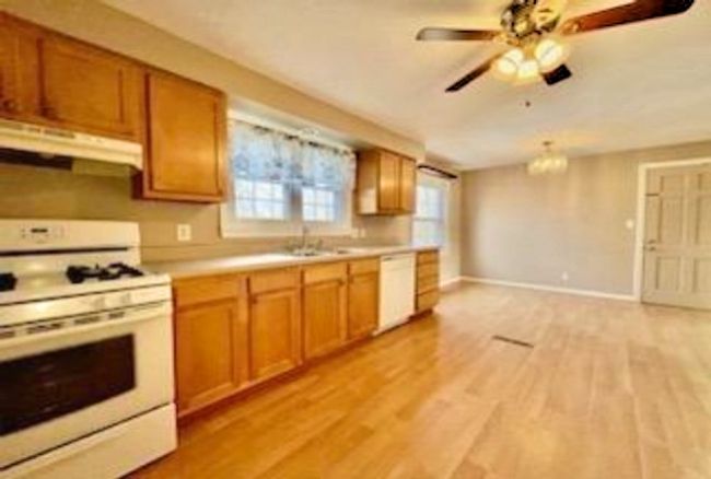 217 S Shady Ave, Condo with 3 bedrooms, 1 bathrooms and 1 parking in Houston PA | Image 8