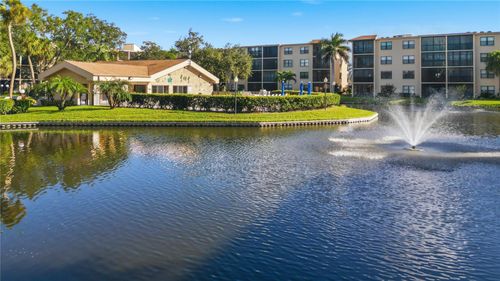 g204-625 30th Ave W, BRADENTON, FL, 34205-8941 | Card Image