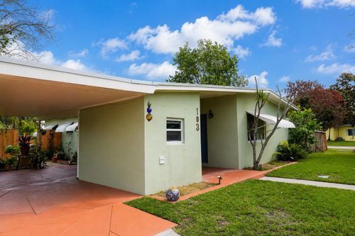 103 Se Bonita Ct, Port St. Lucie, FL, 34983-8421 | Card Image
