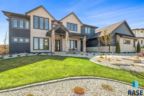 1605 S Scarlet Oak Pl, Sioux Falls, SD, 57110-7711 | Card Image