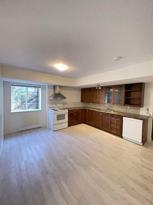 15600 109a Ave, Surrey, BC, V4N | Card Image