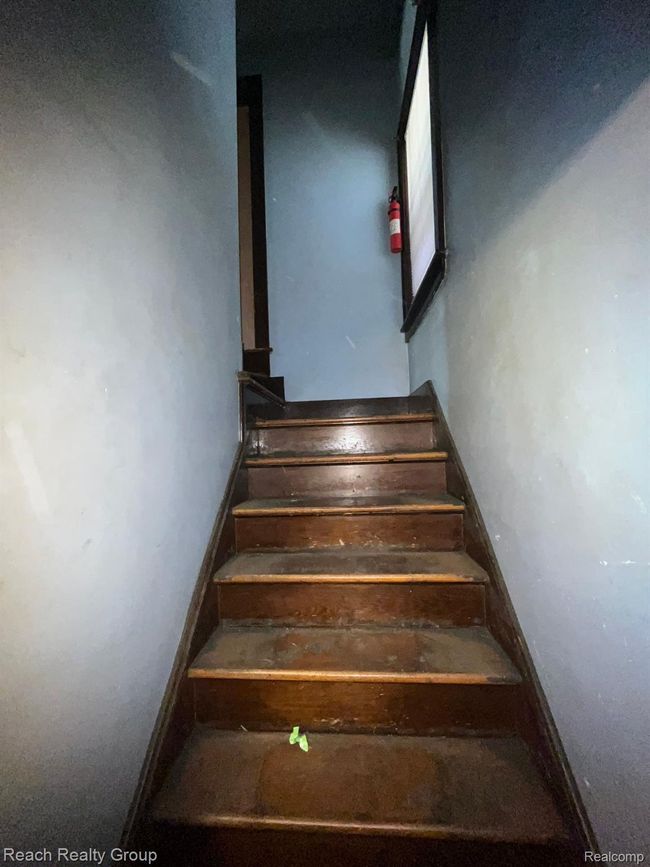 To upper Colonial Unit | Image 11