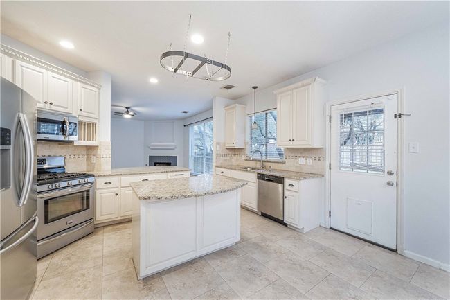 12536 Canyon Glen Dr, House other with 3 bedrooms, 3 bathrooms and 2 parking in Austin TX | Image 11