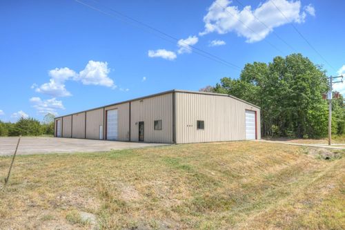 860 Francis Ave, Neosho, MO, 64850-9186 | Card Image