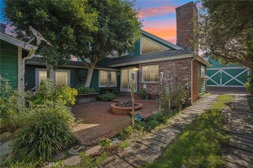 1652 Voorhees Ave, Manhattan Beach, CA, 90266-7044 | Card Image