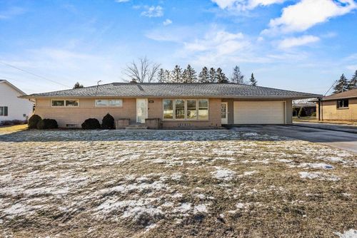 413 Birchwood Drive, FRANCIS CREEK, WI, 54214 | Card Image