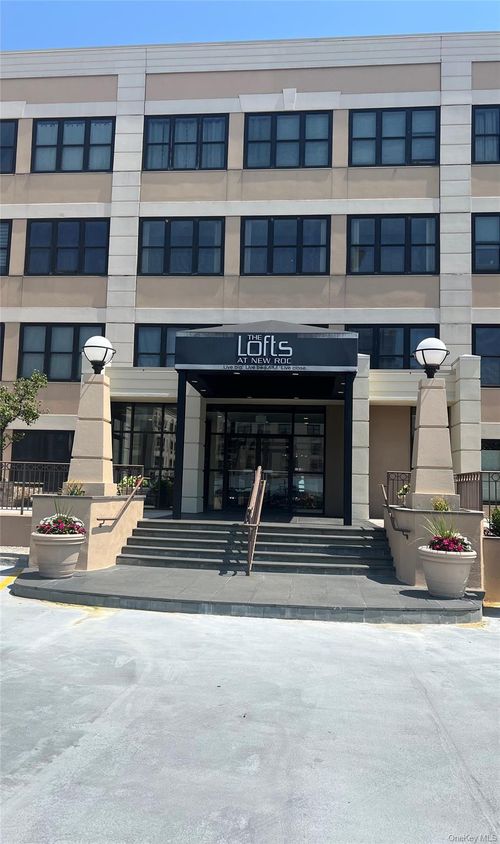 apt-405-100 New Roc City Plz, New Rochelle, NY, 10801-6538 | Card Image