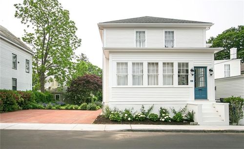 12 Poplar St, Newport, RI, 02840-2531 | Card Image
