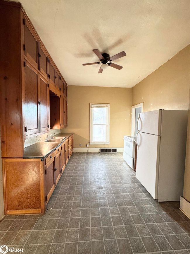 315 S Division St, Home with 3 bedrooms, 1 bathrooms and 1 parking in Audubon IA | Image 7