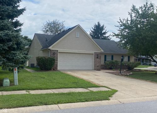 211 Stoneview Ln, Mooresville, IN, 46158-2747 | Card Image