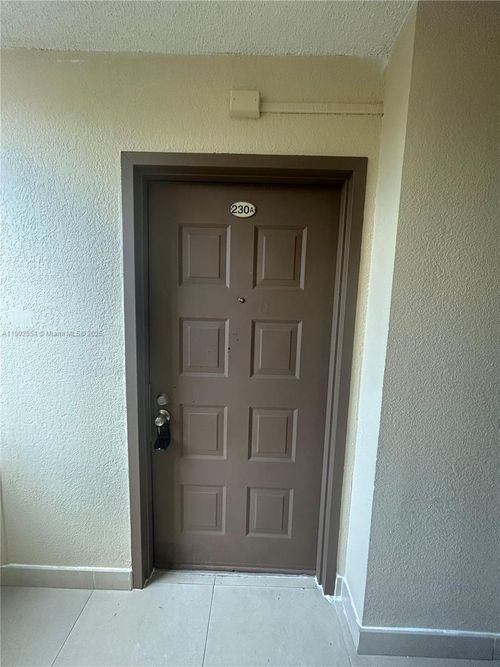 apt-230a-6960 Nw 186th St, Hialeah, FL, 33015-3260 | Card Image