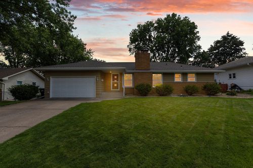 6925 38th Ave N, Crystal, MN, 55427-1511 | Card Image