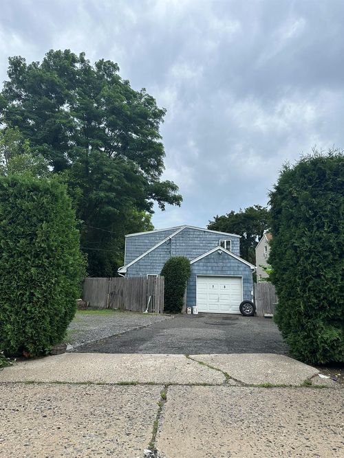 73 Railroad St, Greenlawn, NY, 11740-1218 | Card Image