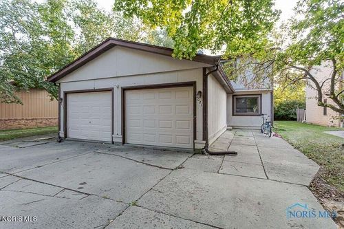 1021 Valley Side Dr, Maumee, OH, 43537-3204 | Card Image