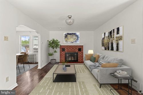 423 Sycamore Ave, FOLSOM, PA, 19033-2114 | Card Image