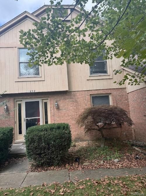 37892 Stableview Dr, Farmington Hills, MI, 48335-1710 | Card Image
