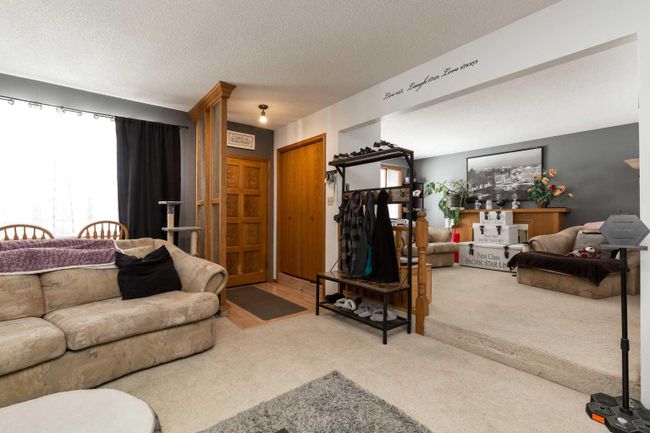 518 12 Street S, Home with 4 bedrooms, 2 bathrooms and 4 parking in Lethbridge AB | Image 5