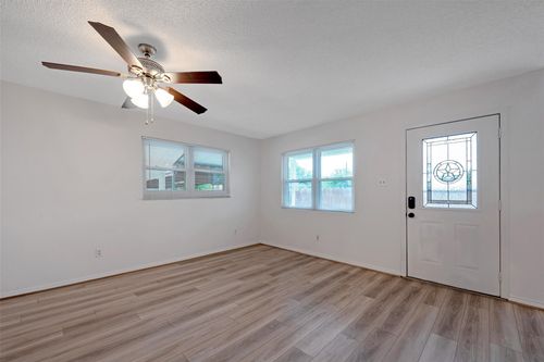 910 Judiway St, Houston, TX, 77018-6202 | Card Image