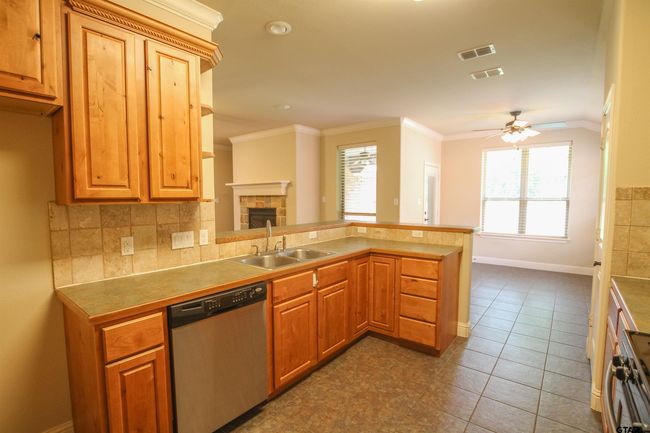 2559 Lazy Acres Ln, House other with 3 bedrooms, 2 bathrooms and null parking in Tyler TX | Image 7