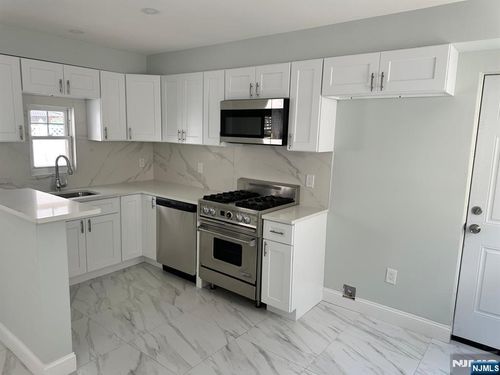 100 Van Buren St, Newark, NJ, 07105-6252 | Card Image