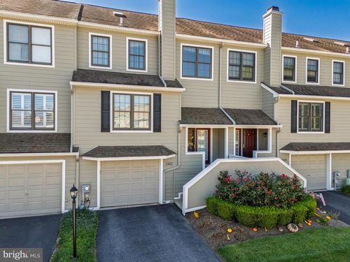 1402 Radcliffe Ct, NEWTOWN SQUARE, PA, 19073-1048 | Card Image