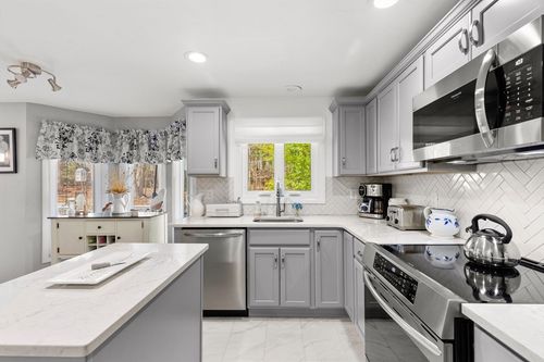 402-35 Pilgrim Village Rd, Taunton, MA, 02780-6938 | Card Image