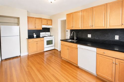 3l-136 Spring St, Boston, MA, 02132-4848 | Card Image