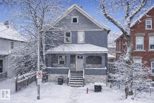 {{alt}} | Card Image