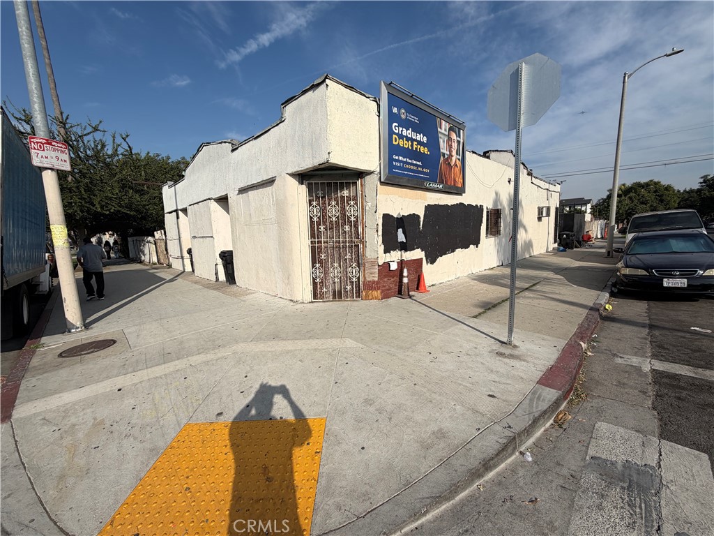 8230 S Main St, Los Angeles, CA 90003
