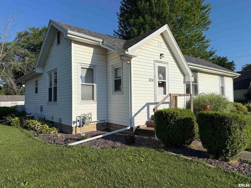 304 S Madison St, Lewistown, IL, 61542-1361 | Card Image