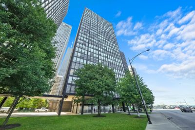 22D - 880 N Lake Shore Drive, Condo with 1 bedrooms, 1 bathrooms and 1 parking in Chicago IL | Image 1