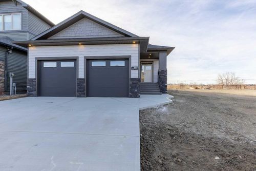 322 Canyon Meadows Rd W, Lethbridge, AB, T1K8E7 | Card Image