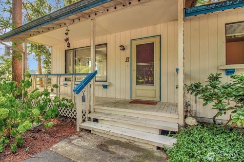 385 Glengarry Dr, Camano Island, WA, 98282-8736 | Card Image