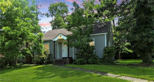 7685 Saratoga Rd, Middleburg Heights, OH, 44130-6675 | Card Image