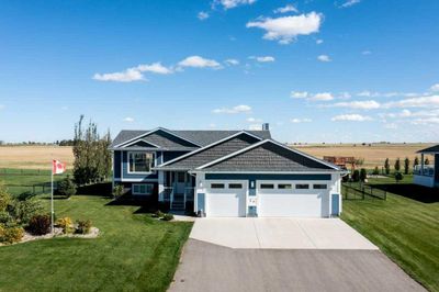 29 Pebble Creek Cove, House detached with 4 bedrooms, 3 bathrooms and 9 parking in Raymond AB | Image 1