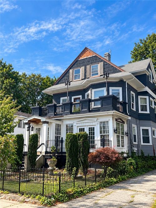224 Unit St, Providence, RI, 02909-3953 | Card Image